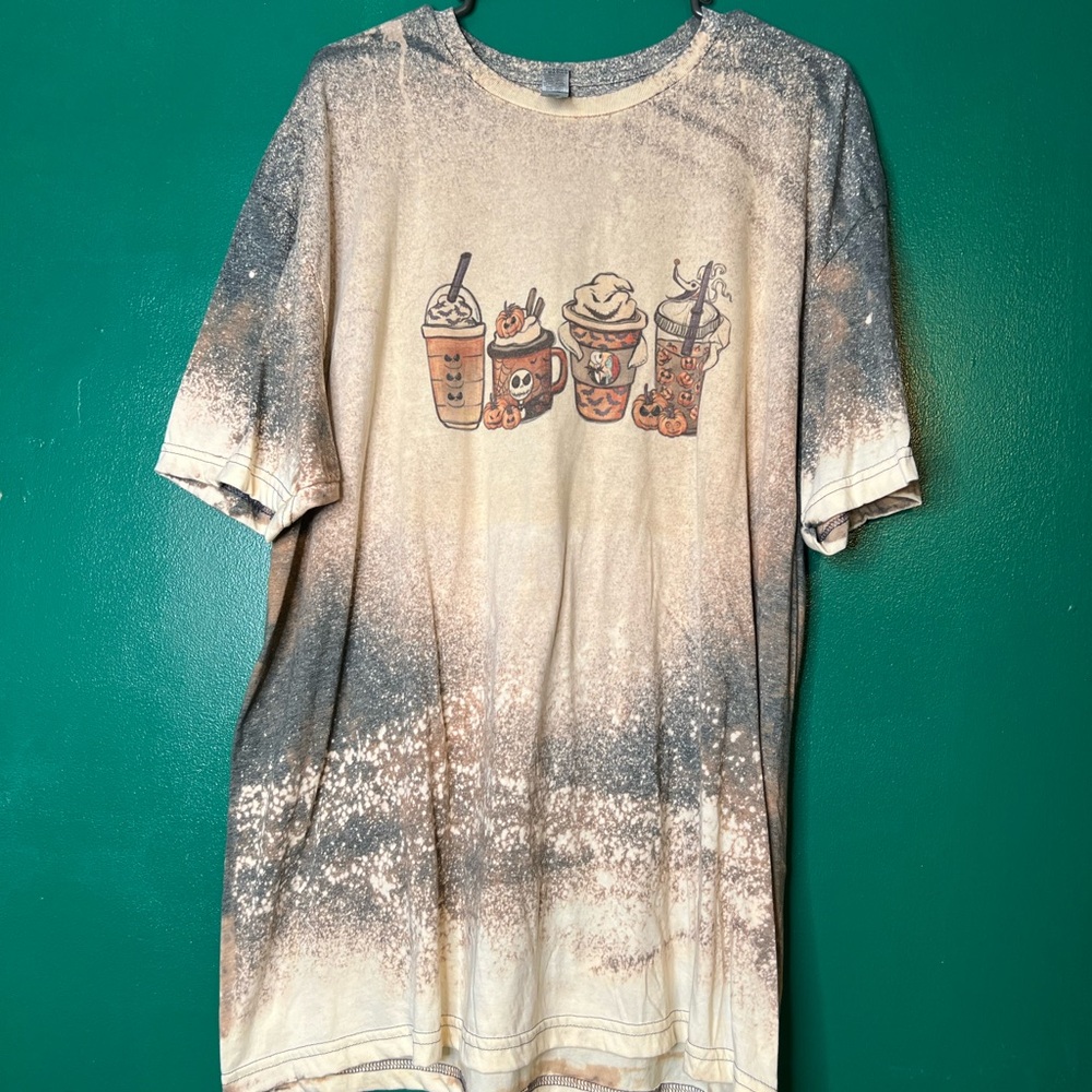 🔴Gildan Cream and Gray Graphic Short Sleeve Tee - Halloween Coffee Drinks